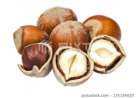 Cracked and whole hazelnuts close up Cracked and whole hazelnuts close up 135184020