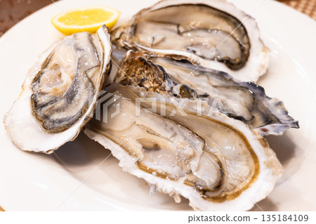 Delicious raw oysters from Hokkaido Delicious raw oysters from Hokkaido 135184109