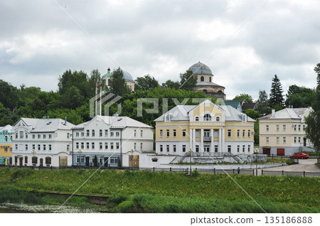 view of the embankment of the Tvertsy river in Torzhok 135186888
