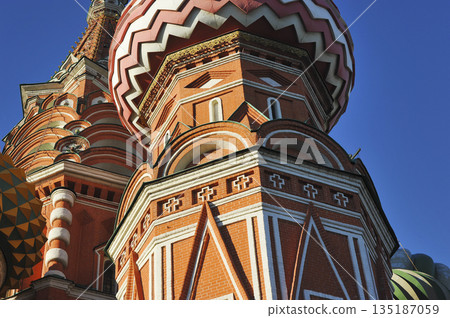 view of the domes of St. Basil's Cathedral in Moscow 135187059