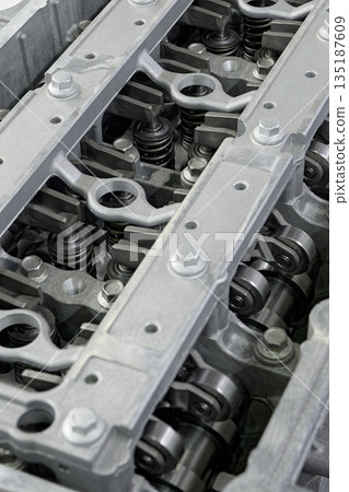 Cylinder head of an internal combustion engine with the cover removed 135187609