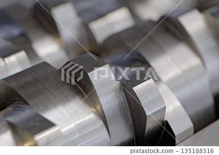 Toothed steel shaft of industrial plastic waste shredder 135188316
