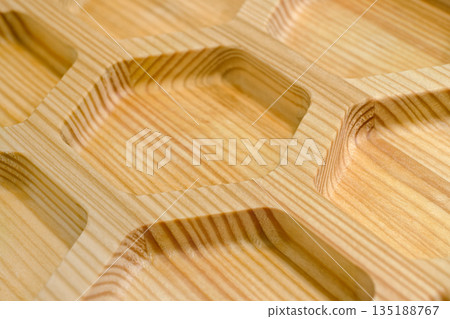 Textured wooden panel with hexagonal cells 135188767