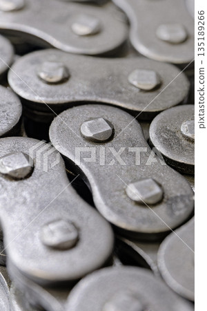 Steel chain links for chain transmission 135189266