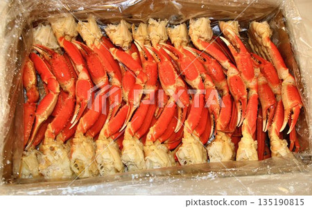 For New Year's when the family gathers... All-you-can-eat without hesitation♪ 5 kg of pre-boiled snow crab in a box 135190815