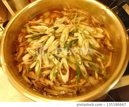 I made this potato stew in my kitchen while thinking about autumn in Yamagata. 135190847