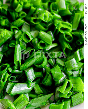 Freshly chopped green onions top view 135191054