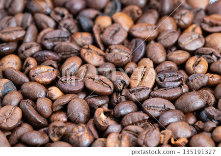 Coffee beans shining, Roasted beans with shimmering oils, Closeup of roasted coffee beans with radiant gloss, Detailed shot of roasted coffee beans reflecting warm studio lighting Coffee beans shining, Roasted beans with shimmering oils, Closeup of roasted coffee beans with radiant gloss, Detailed shot of roasted coffee beans reflecting warm studio lighting 135191327