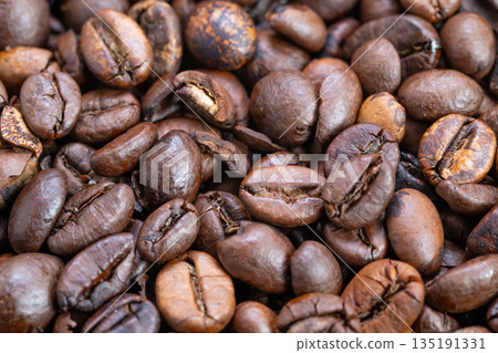 Closeup of dark roasted beans, Intense aromatic profile of glossy espresso beans captured in detail, Vivid depiction of oily espresso beans with rich aroma for marketing use Closeup of dark roasted beans, Intense aromatic profile of glossy espresso beans captured in detail, Vivid depiction of oily espresso beans with rich aroma for marketing use 135191331