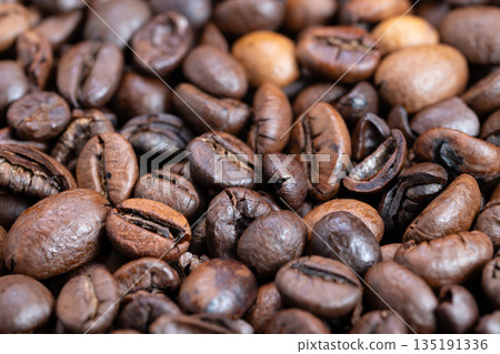Roasted coffee beans, Granular texture of roasted coffee beans for packaging display, Highquality roasted coffee beans with warm hues suitable for branding and presentation 135191336