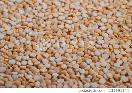 Yellow peas packaging, Bulk split peas logistics details, Supplier packaging and warehouse distribution process, Visual representation of split pea supply and quality management Yellow peas packaging, Bulk split peas logistics details, Supplier packaging and warehouse distribution process, Visual representation of split pea supply and quality management 135191544