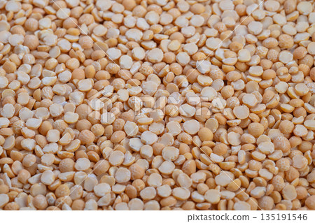 Macro shot yellow split peas protein, ingredient styling for plantbased meals and highprotein messaging, crisp detail and neutral backdrop for nutrition content Macro shot yellow split peas protein, ingredient styling for plantbased meals and highprotein messaging, crisp detail and neutral backdrop for nutrition content 135191546