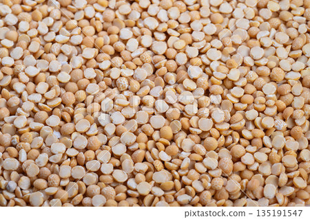 Closeup scattered yellow split peas texture, visual for artisan miller planning smallbatch milling, warm natural light, shallow depth of field, rustic edible ingredient focus Closeup scattered yellow split peas texture, visual for artisan miller planning smallbatch milling, warm natural light, shallow depth of field, rustic edible ingredient focus 135191547
