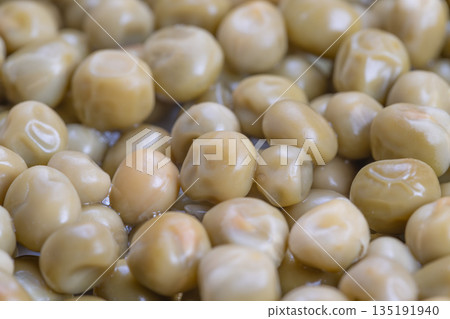 Consistent round peas coated with briny light sheen visual, Structured arrangement of glossy canned peas displaying pattern and minimalist aesthetic for culinary imagery Consistent round peas coated with briny light sheen visual, Structured arrangement of glossy canned peas displaying pattern and minimalist aesthetic for culinary imagery 135191940