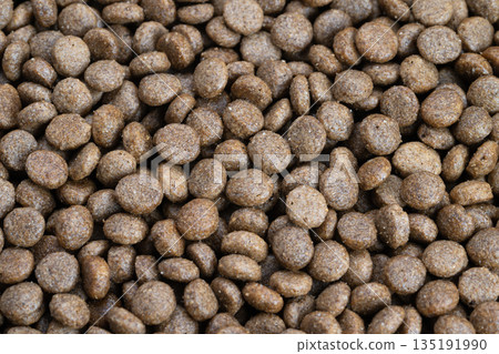 Closeup brown kibble showcasing premium pet nutrition, crunchy texture, balanced formula, natural ingredient hints, studio macro lighting, perfect for packaging and advertising Closeup brown kibble showcasing premium pet nutrition, crunchy texture, balanced formula, natural ingredient hints, studio macro lighting, perfect for packaging and advertising 135191990