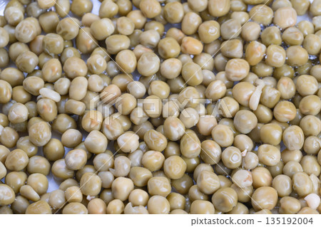 Healthy canned peas, Protein filled green legumes, Shelfstable green peas rich in fiber, Canned green peas emphasizing healthy protein and fiber content for sustainable nutrition 135192004