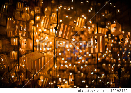 很多燈籠 很多燈籠 135192181