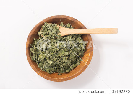 Mulberry leaves Tea leaves 135192270