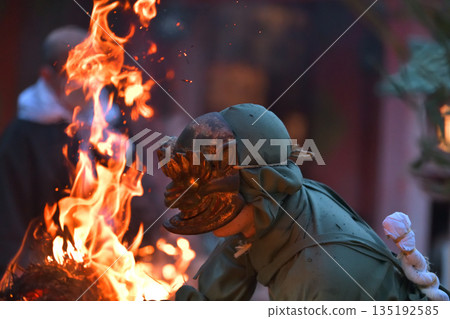 永田神社傳統禦稻儀式:藍鬼手持火炬 永田神社傳統禦稻儀式:藍鬼手持火炬 135192585