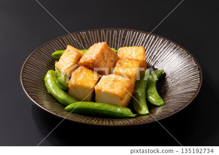 Stir-fried snap peas and deep-fried tofu Stir-fried snap peas and deep-fried tofu 135192734