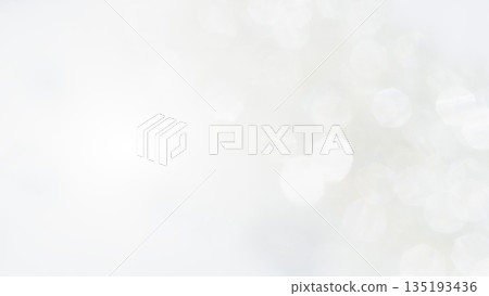 柔和閃亮的背景,白色和灰色,散景模糊漸變 柔和閃亮的背景,白色和灰色,散景模糊漸變 135193436