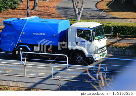 Garbage truck (garbage truck) image 135193536