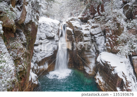 Yumori Valley (winter): Ryujin Falls 135193676