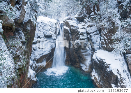 Yumori Valley (winter): Ryujin Falls Yumori Valley (winter): Ryujin Falls 135193677