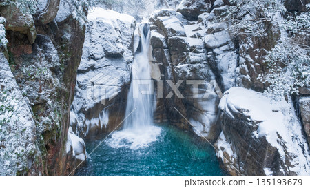 Yumori Valley (winter): Ryujin Falls Yumori Valley (winter): Ryujin Falls 135193679