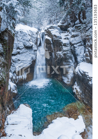 Yumori Valley (winter): Ryujin Falls 135193683