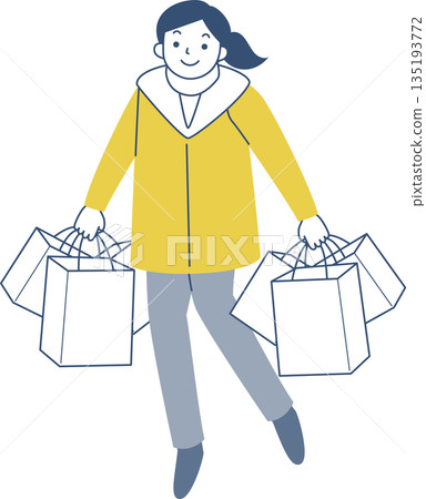 年輕女子提著許多購物袋行走 135193772