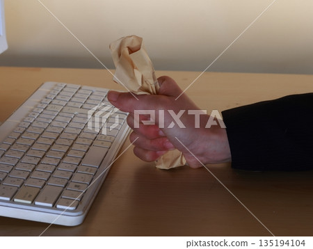 代表拒絕或求職失敗的照片 135194104