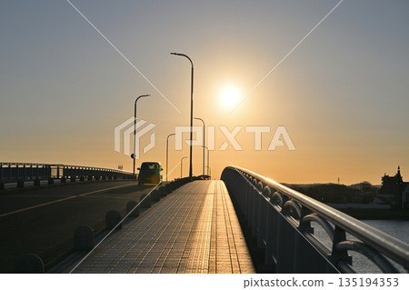 新舞湖日出景色 135194353