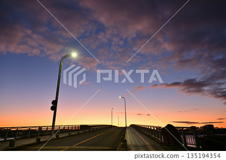 新舞湖日出景色 135194354