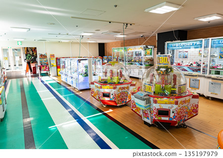 Crane game arcade on the rooftop of Keio Seiseki Sakuragaoka Shopping Center A, Sekido, Tama City, Tokyo Crane game arcade on the rooftop of Keio Seiseki Sakuragaoka Shopping Center A, Sekido, Tama City, Tokyo 135197979
