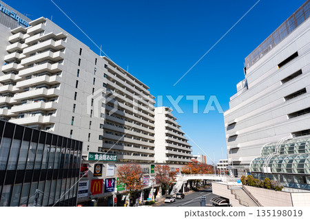 從東京都多摩市關戶精石櫻丘月台向北眺望 從東京都多摩市關戶精石櫻丘月台向北眺望 135198019