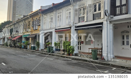 A colonial-style shophouse in Singapore City  135198035