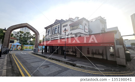 A colonial-style shophouse in Singapore City  135198041
