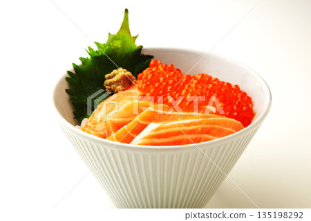 Salmon salmon roe 135198292