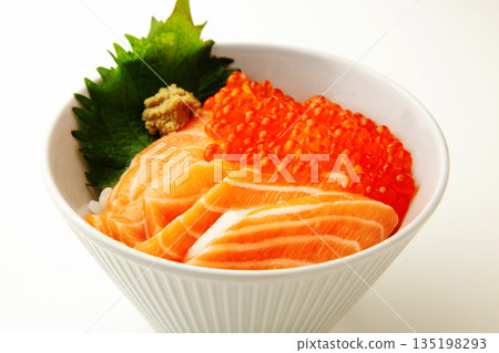 Salmon salmon roe 135198293