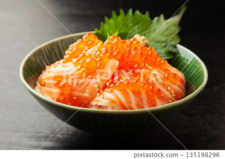 Salmon salmon roe 135198296