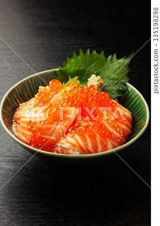 Salmon salmon roe 135198298