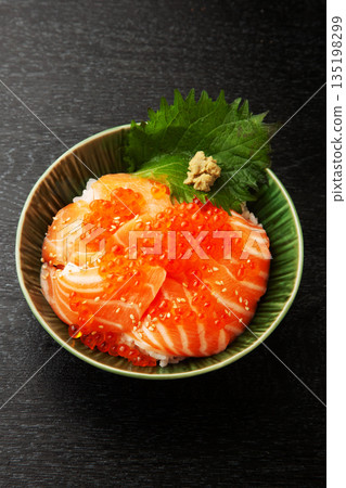 Salmon salmon roe 135198299