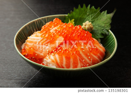 Salmon salmon roe 135198301