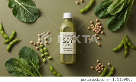 散落的黃豆和一瓶有機豆苗，背景是橄欖綠。 135199003