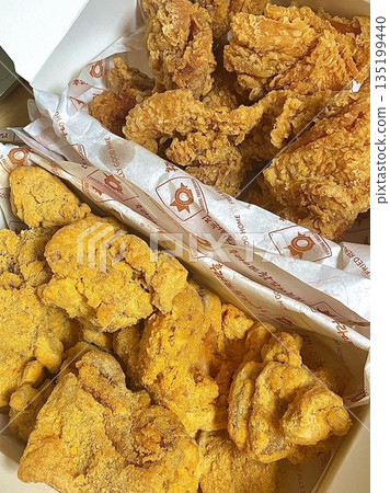 Crispy fried chicken with golden, crunchy skin and juicy, tender meat. A delicious and savory dish, perfect for any meal, served with dipping sauces or side dishes for extra flavor! 135199440
