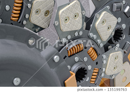 Car spare parts, engine clutch kit 135199763