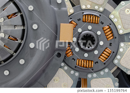 Car spare parts, engine clutch kit 135199764