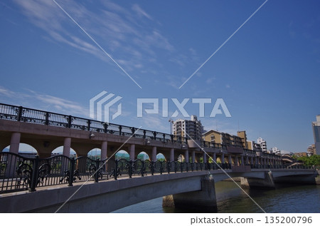 芙蕾愛橋，一座橫跨飛井河的兩層橋。 135200796