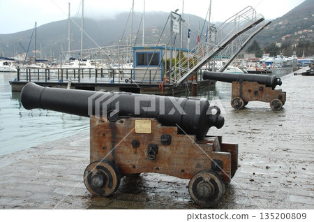 Antics in the vintage Fort Antics in the vintage Fort 135200809